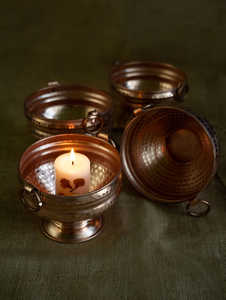 Ensemble de 4 petits bols ronds Gangal en cuivre martelé à la main, décoration d'intérieur traditionnelle, service de table en cuivre, pièce maîtresse - Product Image 2