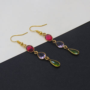 ต่างหูห้อยประดับพลอยหลากสีสไตล์โบฮีเมียนทำมือ |   เพอริดอทสีชมพูฟิวเซีย |   ต่างหูทอง 18K ชุบ ปราศจากนิกเกิล ทำจากทองเหลือง - Product Image 2