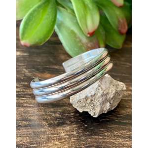 Bracelets pour bébé en argent sterling faits à la main par les Navajo, accessoires à la mode - Product Image 3