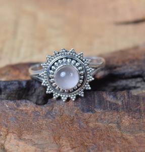 Anillo de diseño de girasol de Plata de Ley 925 sólida con piedras preciosas de cuarzo rosa suave Ajuste de bisel de 7mm Ropa DE BODA hecha a mano - Product Image 2