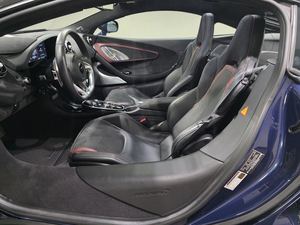 Coupé GT RWD 2023 d'occasion en excellent état, toit ouvrant, transmission automatique, transmission intégrale, V8 612 ch - Product Image 6