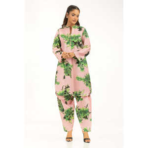 ชุดเซ็ตผ้าแคมบริคพิมพ์ลายสีชมพูสำหรับผู้หญิง สไตล์ลำลอง เสื้อแขนสามส่วนพร้อมกางเกงขาสั้น 2 ชิ้น ดีไซน์ไม่มีปก เหมาะสำหรับฤดูใบไม้ผลิ/ฤดูร้อน - Product Image 5