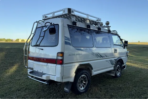 LISTO PARA CONDUCIR - USADO, VOLANTE A LA IZQUIERDA |   Volante a la derecha |   Volkswagen Tipo 2 Microbus de 1975, Conversión de 23 Ventanas - Product Image 3