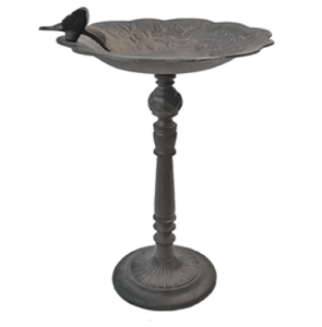 Baño de pájaros colgantes de corazón negro rústico, con dos pájaros pequeños en el borde, y cuenco circular poco profundo disponible a precios de mayorista - Product Image 4