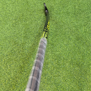 IBERIA Vente en gros de bâtons de hockey sur gazon en fibre de carbone personnalisés |   Léger, durable et haute performance pour tous les niveaux. - Product Image 5