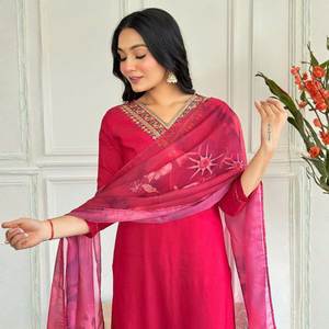 Conjunto de Salwar Kameez de Diseño con Cuello en V, Corte Recto y Borde Decorativo, en un Hermoso Color, un Favorito de Siempre, con Dupatta Elegante para Mujer - Product Image 2