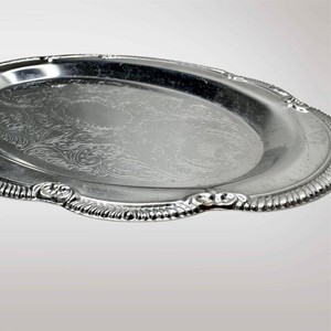 Plateau de service en métal de luxe écologique du milieu du siècle, forme ovale gravée vintage, plateau de service alimentaire, objet de collection, décoration d'intérieur, idée cadeau - Product Image 3