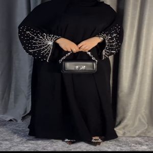 Abaya Larga Modest de Manga Larga con Bordado y Cuentas Personalizadas en Color Seda Antiarrugas Hecha a Mano para Oración Islámica de Dubái 2025 - Product Image 1