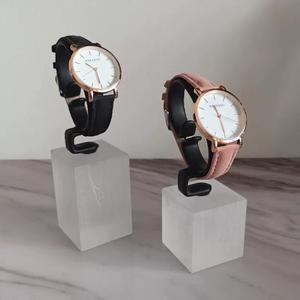 ชั้นวางนาฬิกาอะคริลิคแบบโมเดิร์น ปี 2025 ผลิตตามสั่ง ชั้นวางมุมพลาสติก ประกอบง่าย ฐานสีขาว สำหรับวางบนเคาน์เตอร์ ขายปลีก - Product Image 6