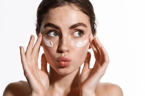 Crème bio anti-âge pour les yeux de marque privée raffermissement de la peau élimination des rides hydratant betterave rétinol solution blanchissante pour les taches brunes - Product Image 2