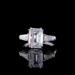 Bague de fiançailles avec diamant radiant et trapézoïdal cultivé en laboratoire, certifié IGI, pour demande en mariage, mariage et événements spéciaux - Product Image 1