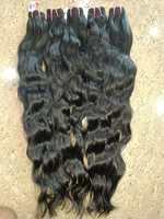 Cheveux ondulés indiens en provenance d'Inde, cheveux bouclés épais en stock chez Sushma Impex