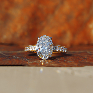 แหวนเพชรทรงรีสำหรับผู้หญิง4.0 CT Lab ที่โตขึ้นสีเหลืองทองรัศมีที่ซ่อนไว้สำหรับการหมั้นและการแต่งงานของขวัญวันครบรอบแต่งงานสำหรับเธอ - Product Image 2