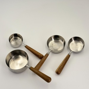 Nouveauté : tasses à mesurer en acier inoxydable avec poignée en bois pour mesurer les poudres et les liquides par R B Overseas à prix raisonnable - Product Image 1