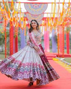 Navratri especial mantequilla seda Digital impreso con trabajo de espejo Real Lehenga & Choli con trabajo de espejo y trabajo manual encaje Dupatta - Product Image 2