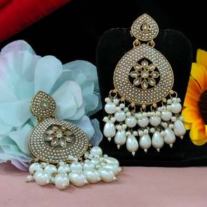 Minimal <b>Pearl</b> Kundan <b>Earrings</b> Lustrous <b>Pearls</b> Ideal For Both Formal & Casual Occasions Paired With Ethnic or Contemporary Styles - Product Image 4