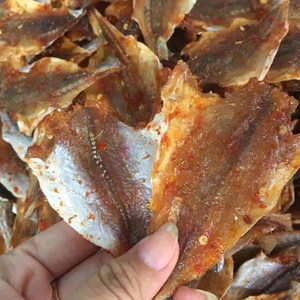 Arenque Seco de Calidad de Exportación de Vietnam, Proveedor de Mariscos Secos, Filete de Arenque Seco en Rodajas Tipo Mariposa Sazonado, 2.5 oz ANGLE - Product Image 1