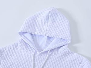 เสื้อมีฮู้ดนุ่มสบายและมีสไตล์พร้อมผ้าทนทานเหมาะอย่างยิ่งสำหรับใส่สบายและทันสมัย - Product Image 4