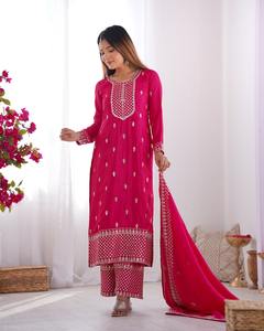 Nouvel arrivage de Kurta en soie de chinon pour femmes avec designer Dupatta et pantalon tenue ethnique élégante parfaite pour les fêtes et les mariages - Product Image 4