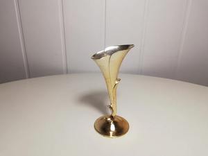 Decorative <b>Unique</b> Gold Finished Metal <b>Vase</b> Ideal For Dining Table Use Bedroom Decor And Stylish Home Display From India - Product Image 3