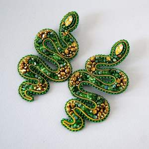 Pendientes de serpiente hechos a mano con cuentas de semillas Pendientes de gota de moda en estilo vintage de La India - Product Image 4