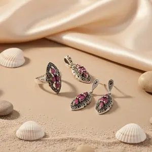 Ensemble de bijoux en argent 925 avec rubis, diamants et zircon, boucles d'oreilles, bague et pendentif plaqués or vintage, cadeau pour femme pour une fête - Product Image 1