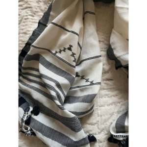Foulard Hijab en Coton Tissé à la Main, Jersey Modal Imprimé Numérique, Rayures Horizontales, Motif Léopard Papier Parchemin, Foulard Musulman - Product Image 4