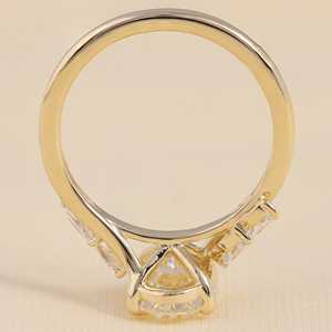 แหวนหมั้นเพชรทรงรีสังเคราะห์จากธรรมชาติ ประดับด้วยเพชรทรงมาร์ควิสด้านข้าง บนตัวเรือนเงินสเตอร์ลิงและทองคำ ความใสระดับ VS1 - Product Image 6