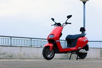 Skuter listrik berkinerja tinggi dengan baterai Lithium 48V 26AH-Model kategori L3 ZOOM + untuk mobilitas perkotaan & perjalanan jarak jauh