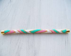 Brazalete Bordado a Mano con Cuentas de Abeja - Ecológico y No Tóxico, Tamaño Personalizable para Mujeres y Niñas - Product Image 2