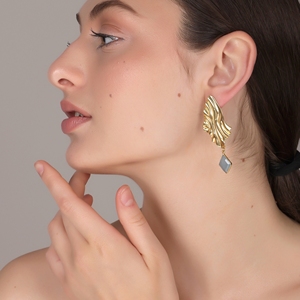 ต่างหูเพชรทรงหยดน้ำทำมือจากหินคาลเซโดนีสีน้ำเงิน DUA |   เครื่องประดับทองชุบ 18K สำหรับผู้หญิง |   งานแต่งงานสุดอินเทรนด์ - Product Image 6