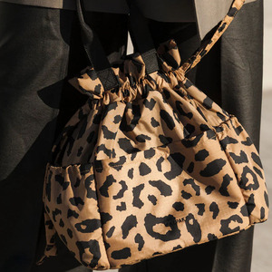 Bolsa de Almuerzo Aislada Reutilizable Ecológica Cheetah para Mujer, Impermeable, de Nailon, con Cierre de Cordón, Tamaño Grande para el Trabajo y la Oficina - Product Image 2
