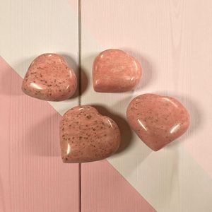 Corazones de Cristal de Tulita Rosa Natural Pulida Ecológica al por Mayor |   Piedra Curativa para el Amor, Energía Reiki y Decoración del Hogar - Product Image 2