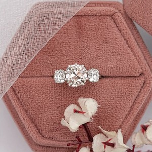 Excelente calidad Natural 14K oro blanco Tri Diamond Old Mine cojín corte anillo de compromiso para mujeres bisel ajuste boda fina - Product Image 2