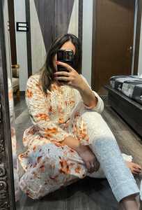 Kurti ethnique de qualité supérieure pour femmes en 5 imprimés vibrants Détails artisanaux et belles couleurs au meilleur prix d'Inde - Product Image 5