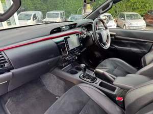 Toyota Hilux 2.8 D4D HR Sports Auto 4WD DIÉSEL, Precio Económico 2017 - Product Image 2