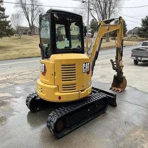 Miniexcavadora CAT 304E2 CR 2021, nueva y usada, con retroexcavadora y cargador, motor diésel de 88 HP, tracción en las 4 ruedas, a precio económico. - Product Image 1