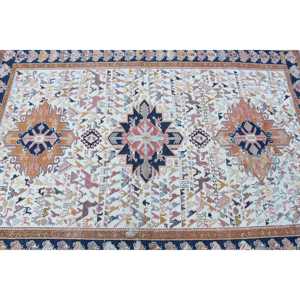 Alfombra Turca Vintage de 4.5x6.3 pies, Alfombra de Lana Azul con Diseño de Patchwork - Product Image 5