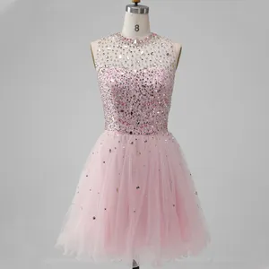आकर्षक क्रू स्लीवलेस गुलाबी ट्यूल प्रोम ड्रेस सुरुचिपूर्ण लघु होमकमिंग ड्रेस रंगीन स्फटिक मनके ग्रेजुएशन ड्रेस