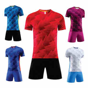 Conjunto de Uniformes de Fútbol Personalizados y Transpirables para Hombre con Logotipo Frontal Sublimado - Camisetas de Fútbol de Equipo de Alta Calidad - Product Image 4