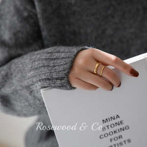 Set di Anelli Sottili in Oro Antitarnish, Impermeabili, Minimalisti e Impilabili, con Design a Onda e Incastonatura a Intarsio - Product Image 6