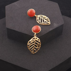 Ligero Natural delicado naranja cornalina piedra preciosa hoja de oro gota pendientes Casual Stud Latón chapado en oro accesorio de moda - Product Image 3