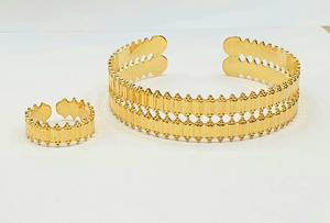 Brazaletes Finos para Mujer Chapados en Oro de 24 Quilates con Anillo para el Dedo - Product Image 2