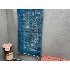 Alfombra Vintage de 2.6x4.9 pies, Alfombra Turca de Lana con Estampado Animal Azul - Product Image 3