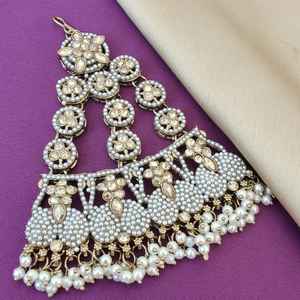 Pasa indien traditionnel de qualité supérieure pour les femmes, élégant accessoire de cheveux ethniques pour les mariages, Mehendi, Sangeet et festivals - Product Image 1