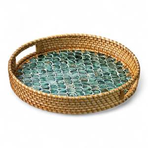 Bandeja Artesanal de Ratán con Incrustaciones de Concha de Nácar, Diseño Flexible, Ecológico y Natural, para Cocina, Hogar, Mesa, Vietnam - Product Image 1