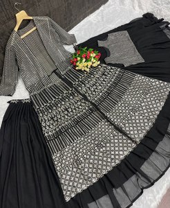 ชุดงานเย็บปักถักร้อยโคติขนาดใหญ่ออกแบบใหม่กับ lehengas - Product Image 3