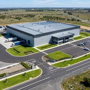 Entrepôt logistique industriel intelligent à structure en acier avec conception de plancher super plat pour dépôt de tri automatisé AGV - Product Image 3