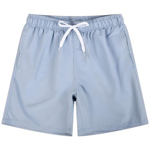 Shorts pour hommes au design décontracté et adaptatif, conçus pour un usage confortable, avec une forme moderne et un attrait visuel équilibré - Product Image 4