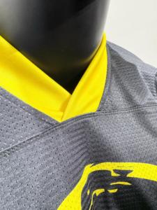 เสื้อเจอร์ซีย์ย้อนยุคขนาดใหญ่ผ้าตาข่ายโพลีเอสเตอร์100% แบบกำหนดเองพร้อมแผ่นแขนพิมพ์ระเหิดและโลโก้ - Product Image 3